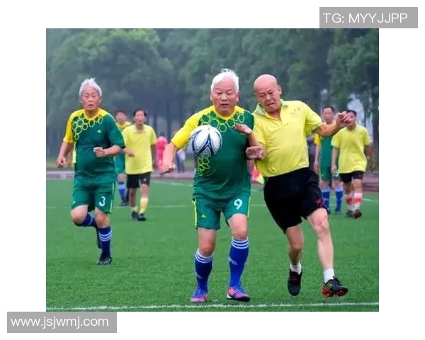 高峰：从绿茵场到传奇人物，解析中国足球运动员的成长与奋斗历程